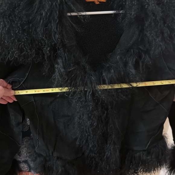 Elegant Black Fur-Trimmed Teddy Jacket - Picture 13 of 14